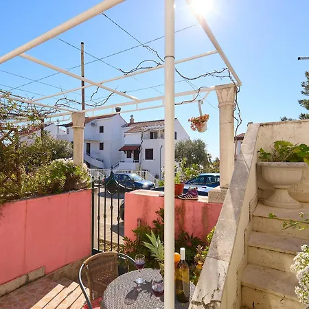 Sunny Charming Apartment